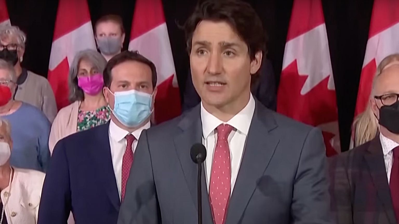 Canada threatens to bring back domestic vaccine passports