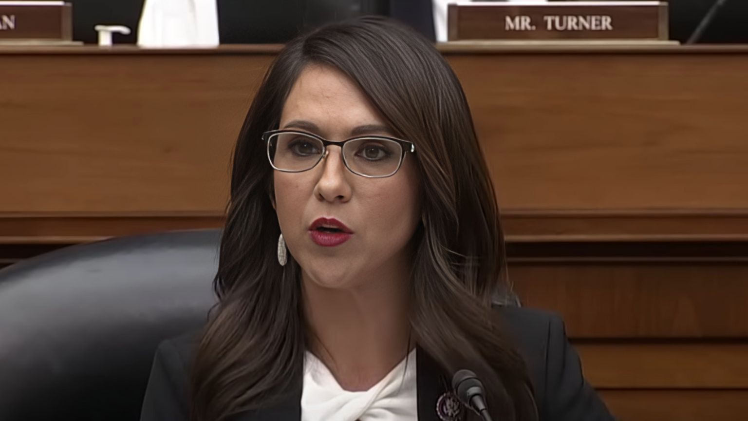 Rep. Lauren Boebert introduces act to require DOJ to report all social media company payments