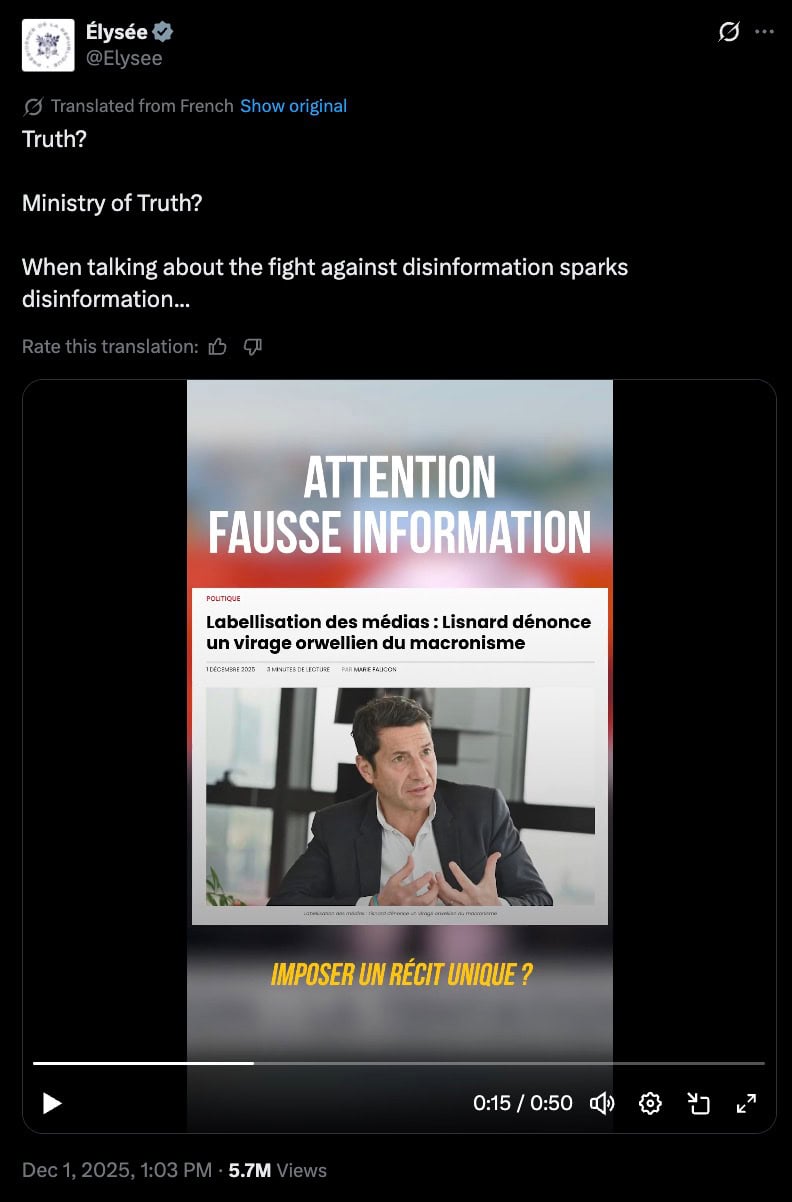 Verified Élysée tweet reading “Truth? Ministry of Truth? When talking about the fight against disinformation sparks disinformation...” with a video thumbnail showing large text ATTENTION FAUSSE INFORMATION, a newspaper-style headline about media labeling denouncing an Orwellian turn of Macronism, a photo of a man gesturing, and the yellow caption IMPOSER UN RÉCIT UNIQUE ? at the bottom.